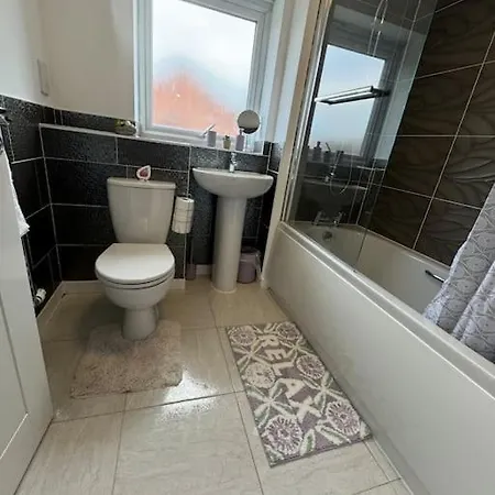 New Large Townhouse 3 Bedrooms 4 Beds And Parking Manchester Exterior photo