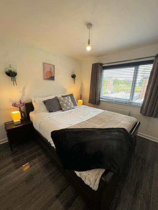 New Large Townhouse 3 Bedrooms 4 Beds And Parking Holiday home *